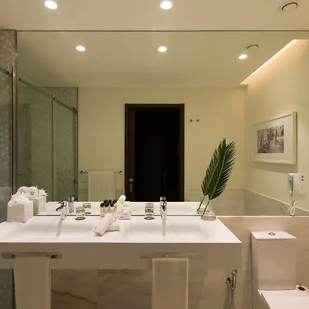 Pestana Porto - A Brasileira, City Center & Heritage Building Exterior photo Bathroom